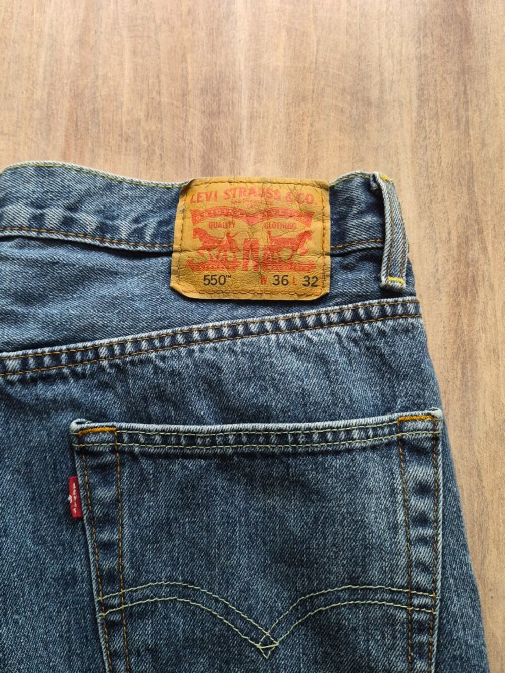 Levi's 550 Relaxed Fit Jeans Mens Size 36x32  Regular Wash Denim Blue - Picture 3 of 6